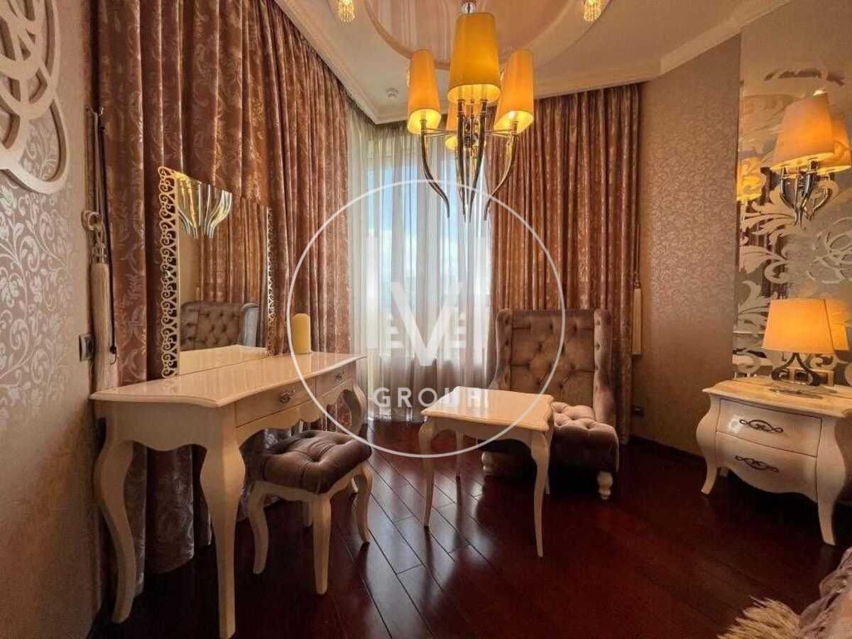 Продажа 3-комнатной квартиры 133 м², Соломенская ул., 15А