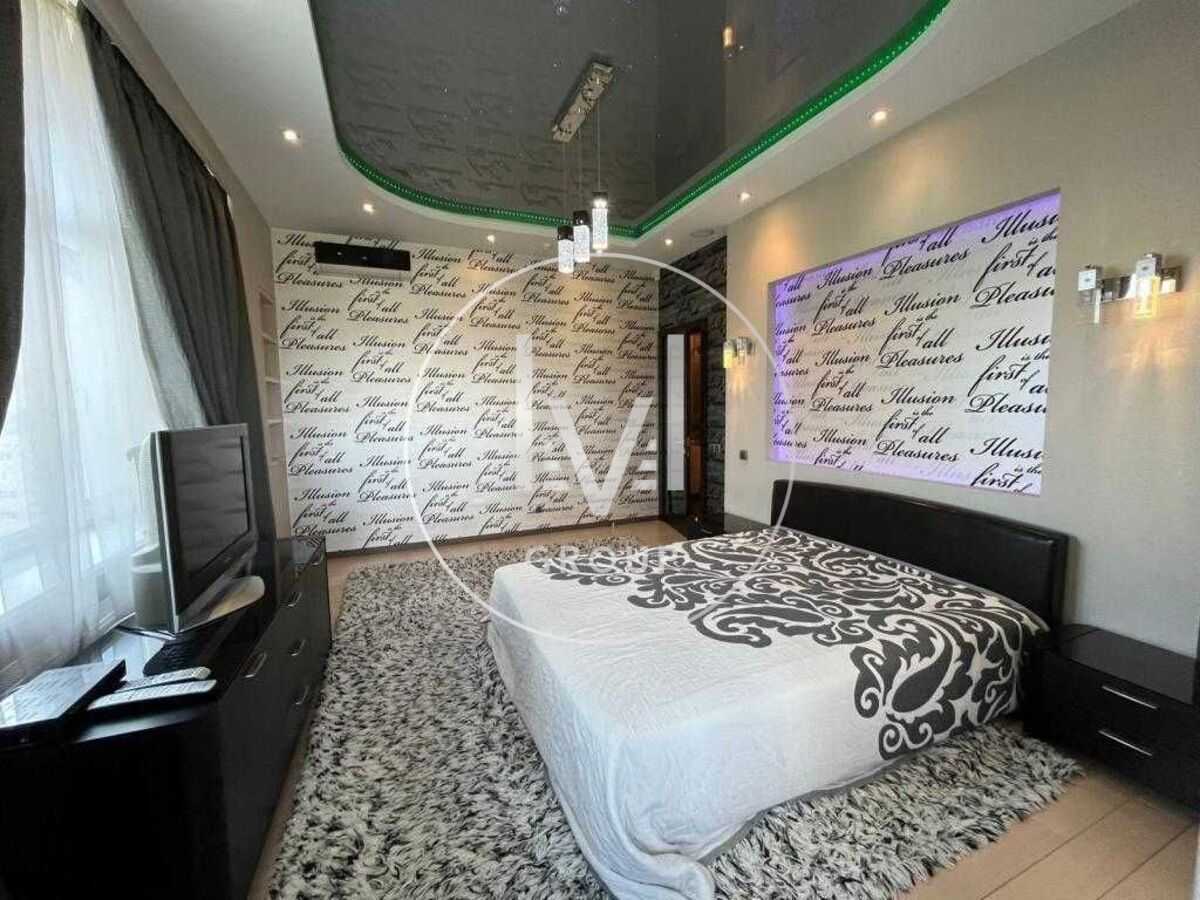Продажа 3-комнатной квартиры 133 м², Соломенская ул., 15А