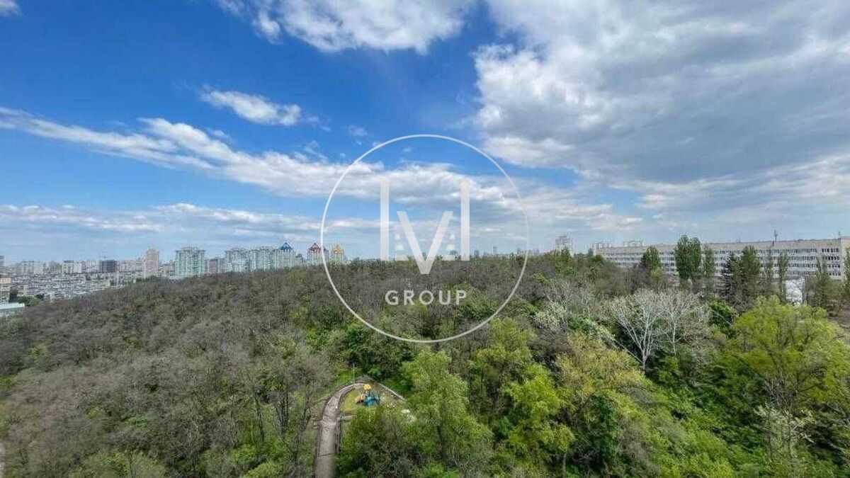 Продажа 3-комнатной квартиры 133 м², Соломенская ул., 15А