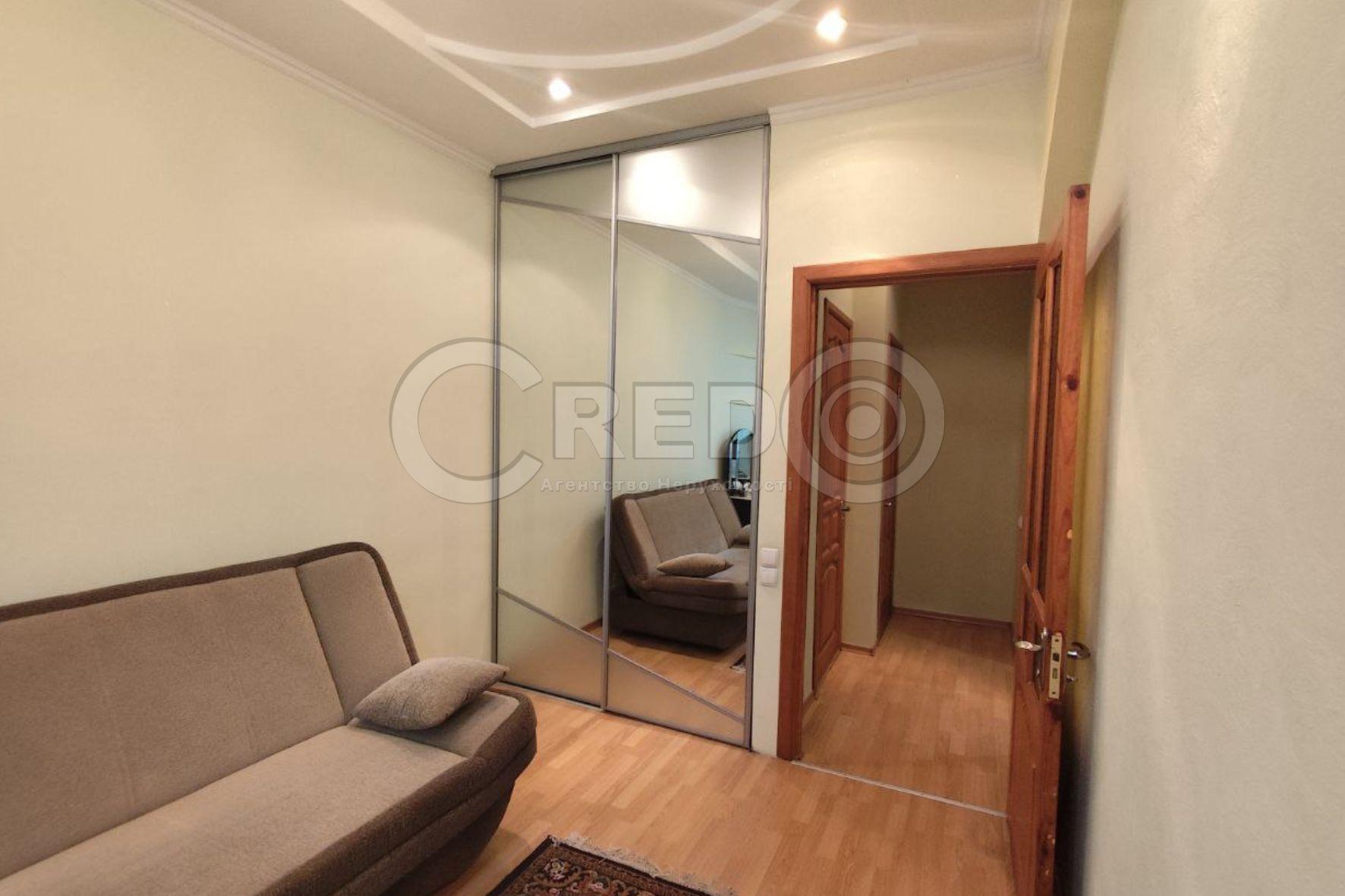 Продажа 4-комнатной квартиры 80.1 м², Кропивницкого ул.