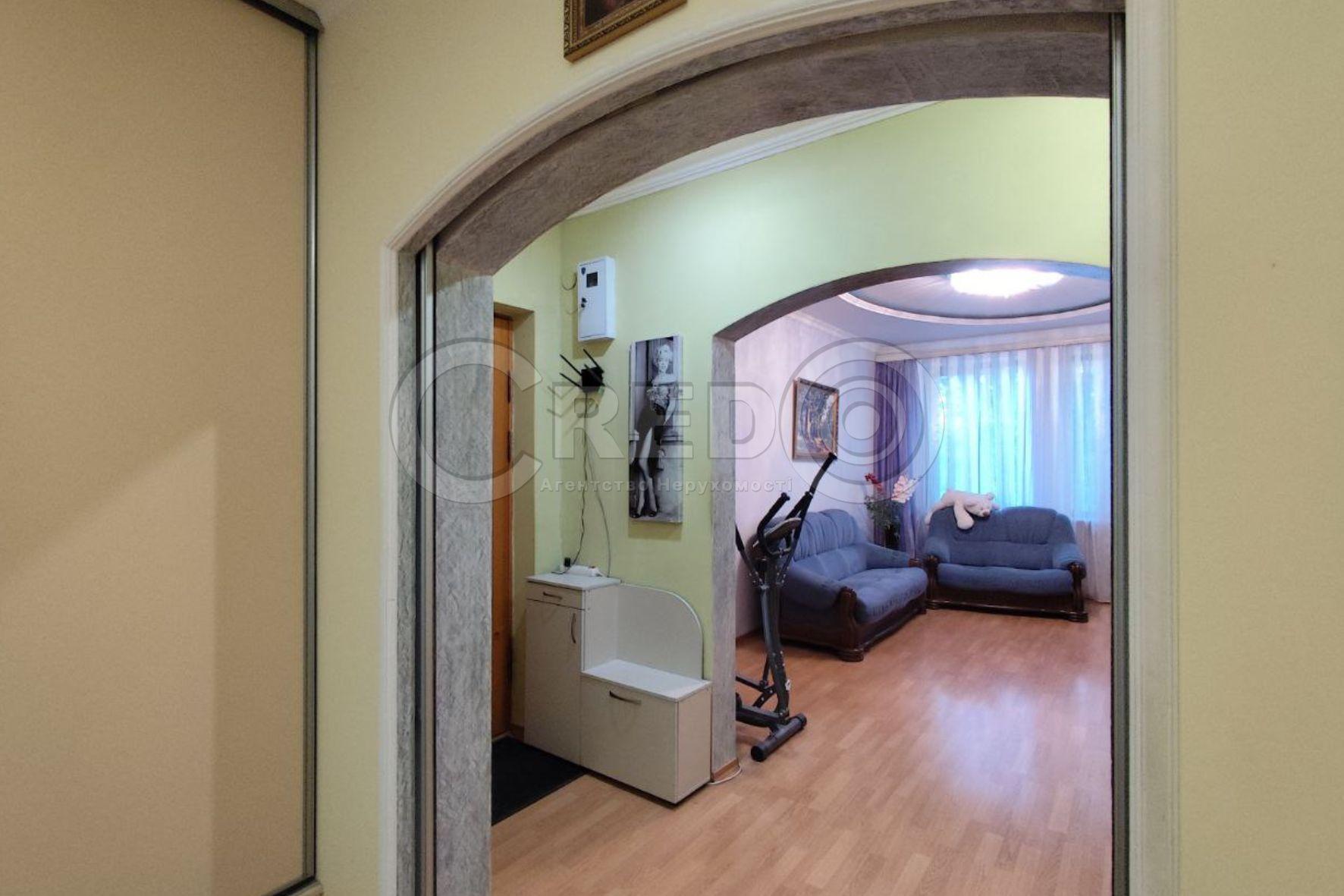 Продажа 4-комнатной квартиры 80.1 м², Кропивницкого ул.