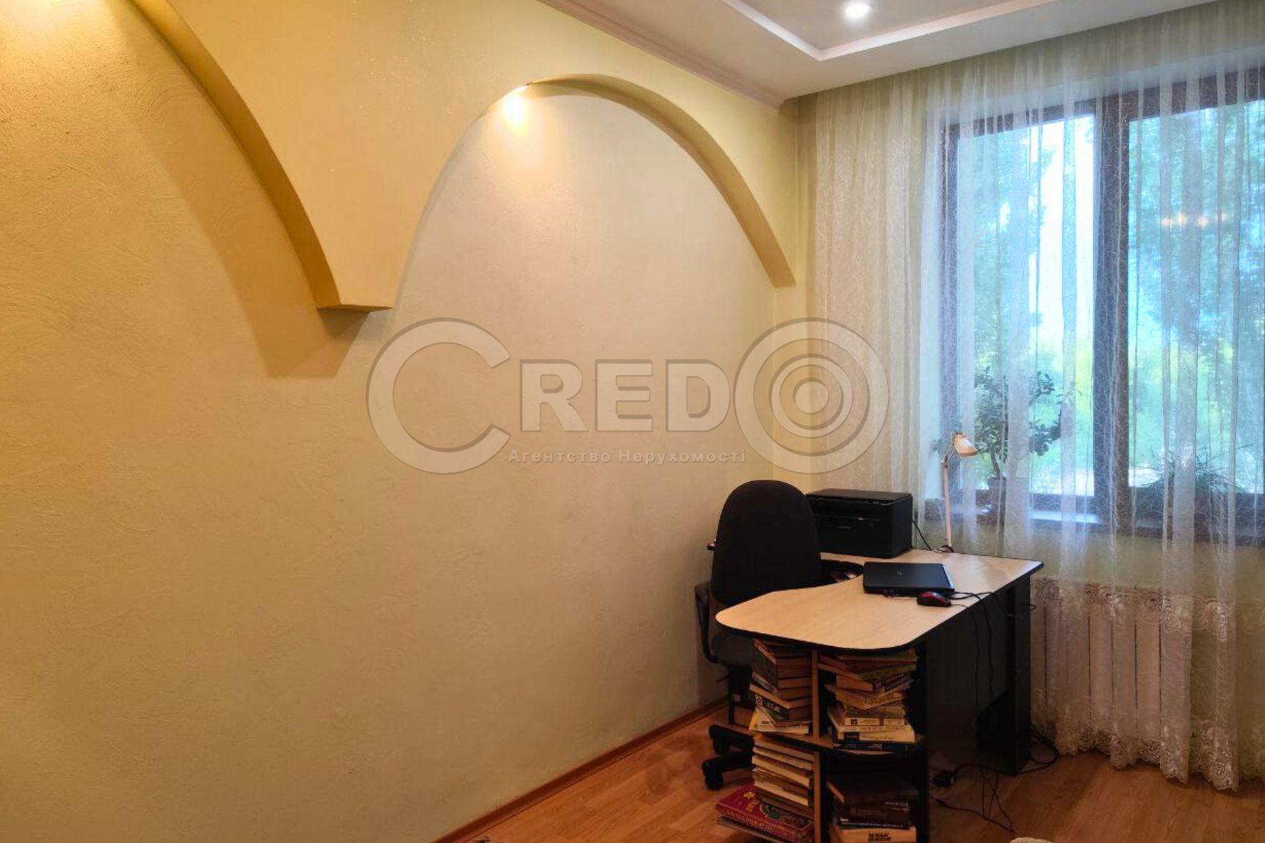 Продажа 4-комнатной квартиры 80.1 м², Кропивницкого ул.