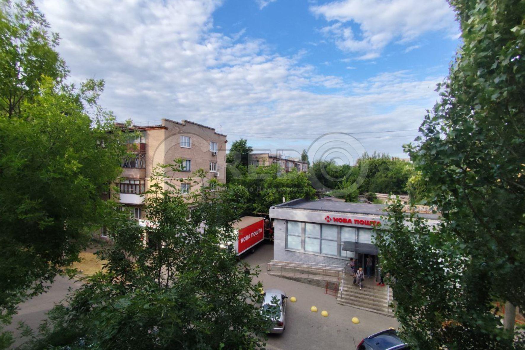 Продажа 4-комнатной квартиры 80.1 м², Кропивницкого ул.