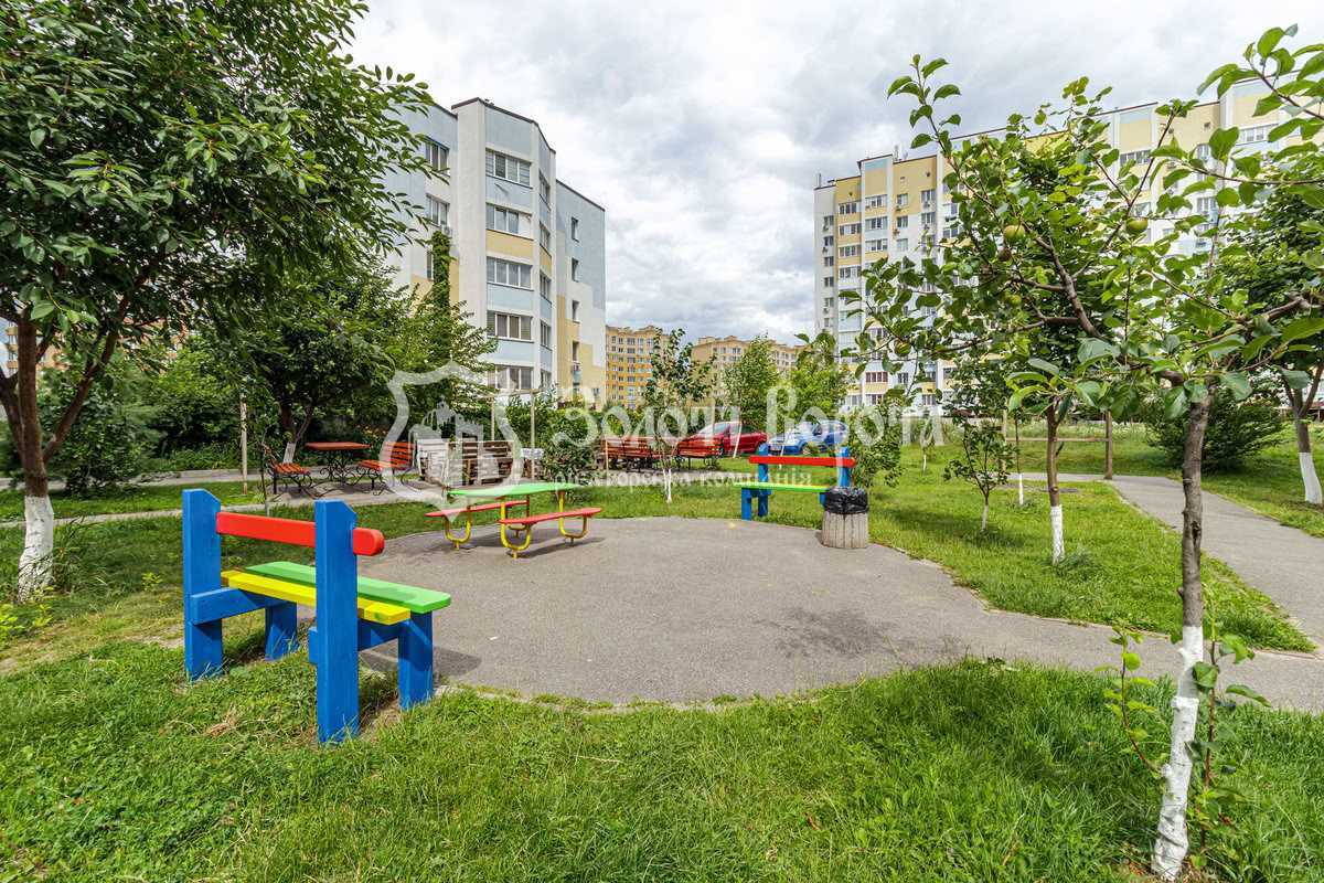 Продажа 1-комнатной квартиры 52.2 м², Боголюбова ул., 25