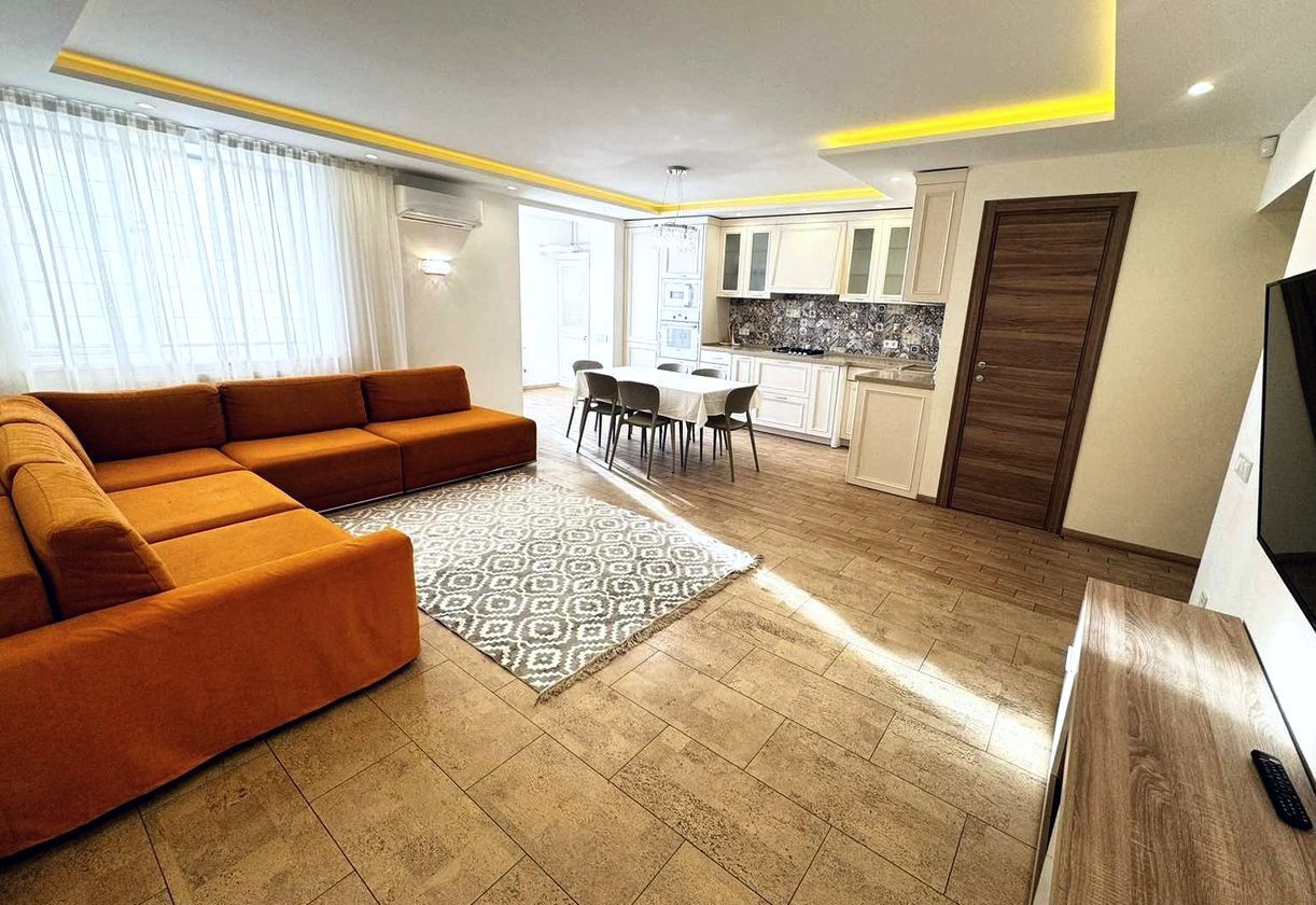 Продаж 5-кімнатної квартири 146 м²