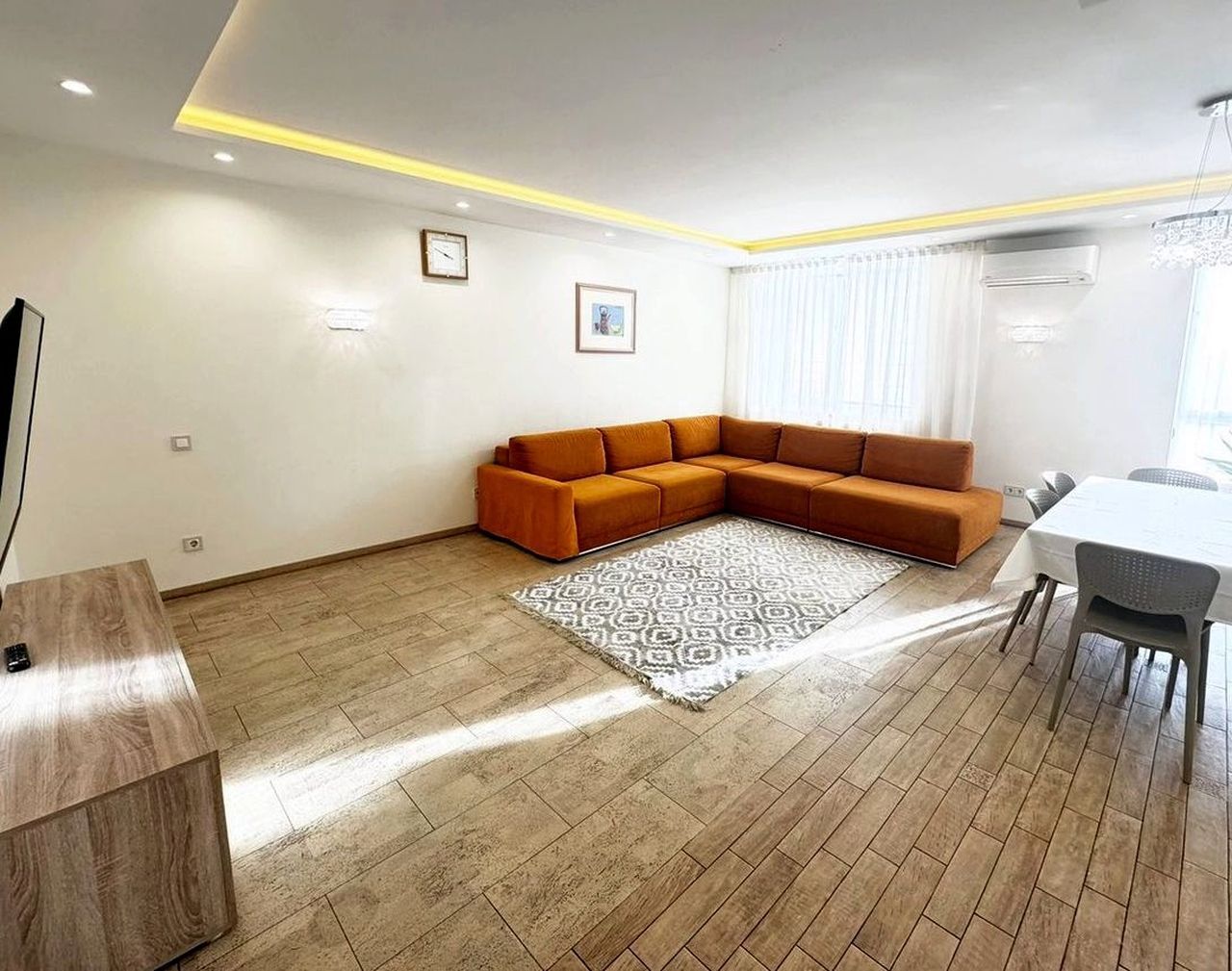 Продаж 5-кімнатної квартири 146 м²