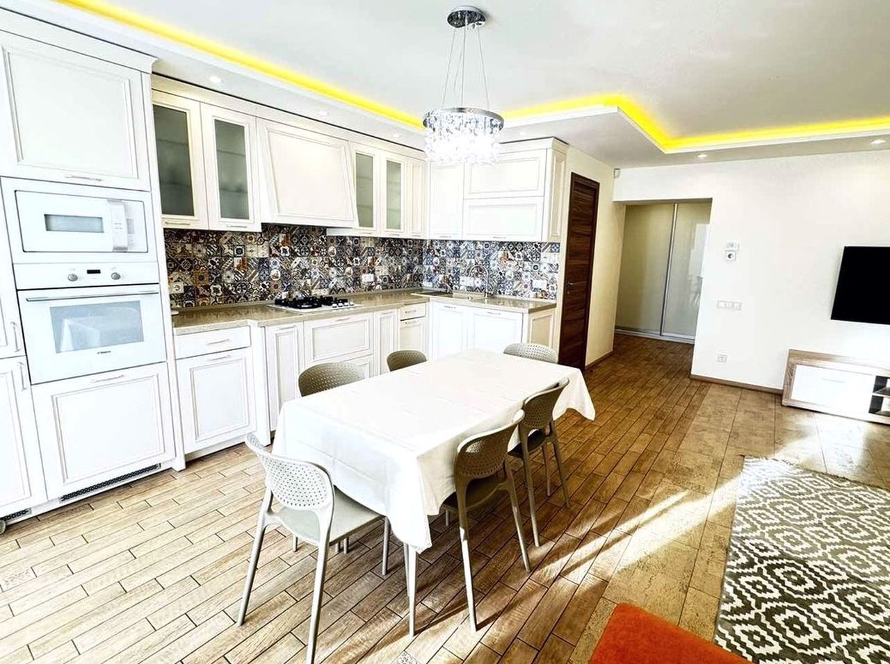 Продаж 5-кімнатної квартири 146 м²