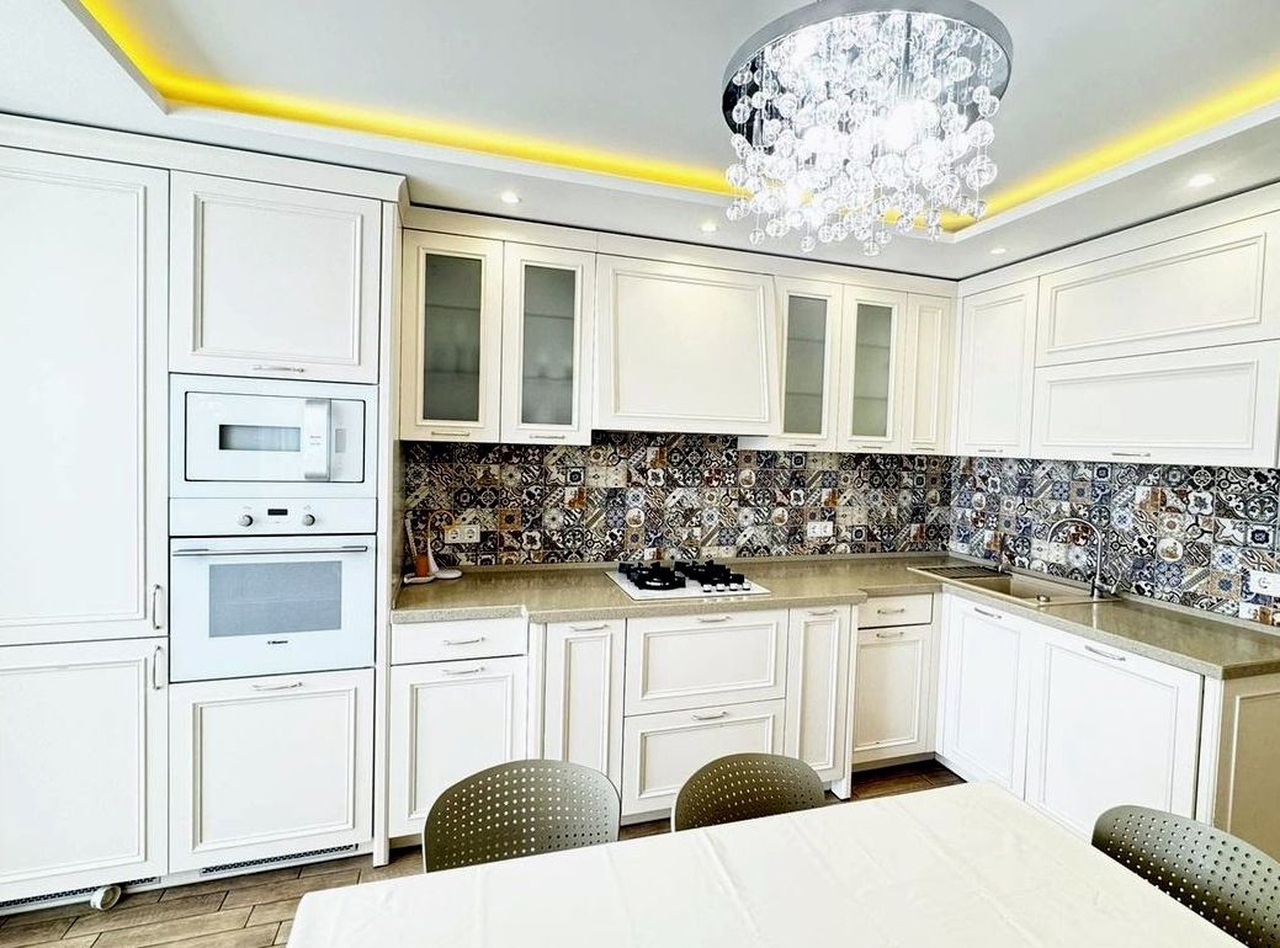 Продаж 5-кімнатної квартири 146 м²