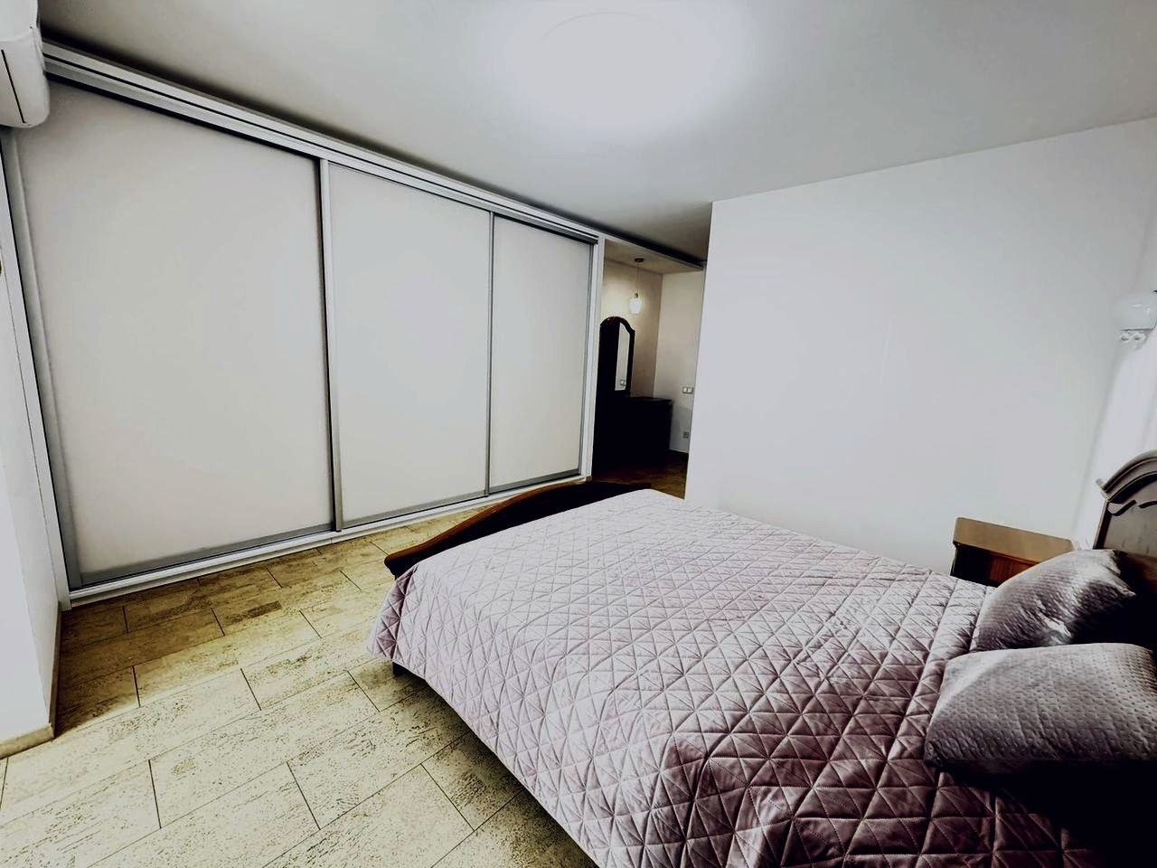 Продаж 5-кімнатної квартири 146 м²