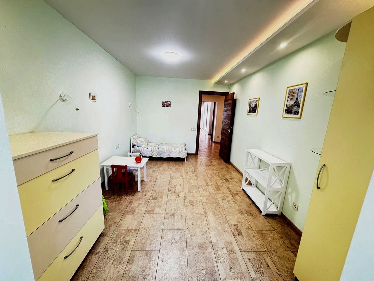Продаж 5-кімнатної квартири 146 м²