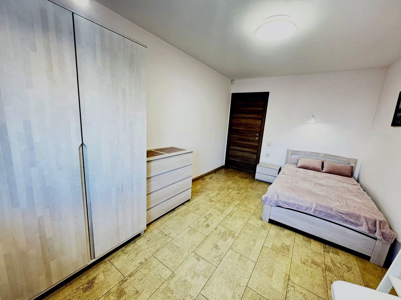 Продаж 5-кімнатної квартири 146 м²