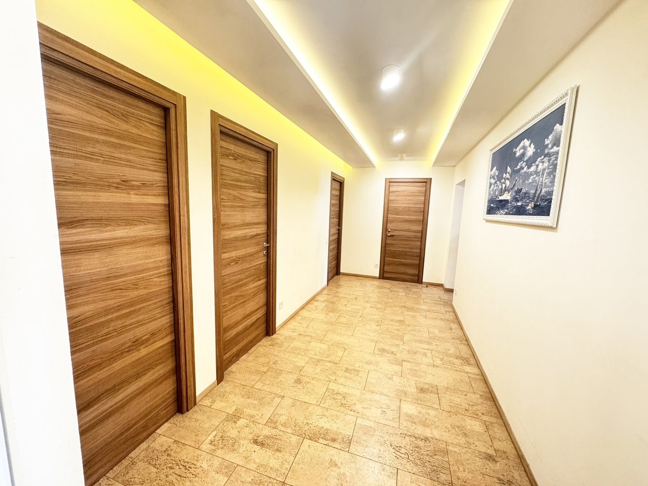 Продаж 5-кімнатної квартири 146 м²
