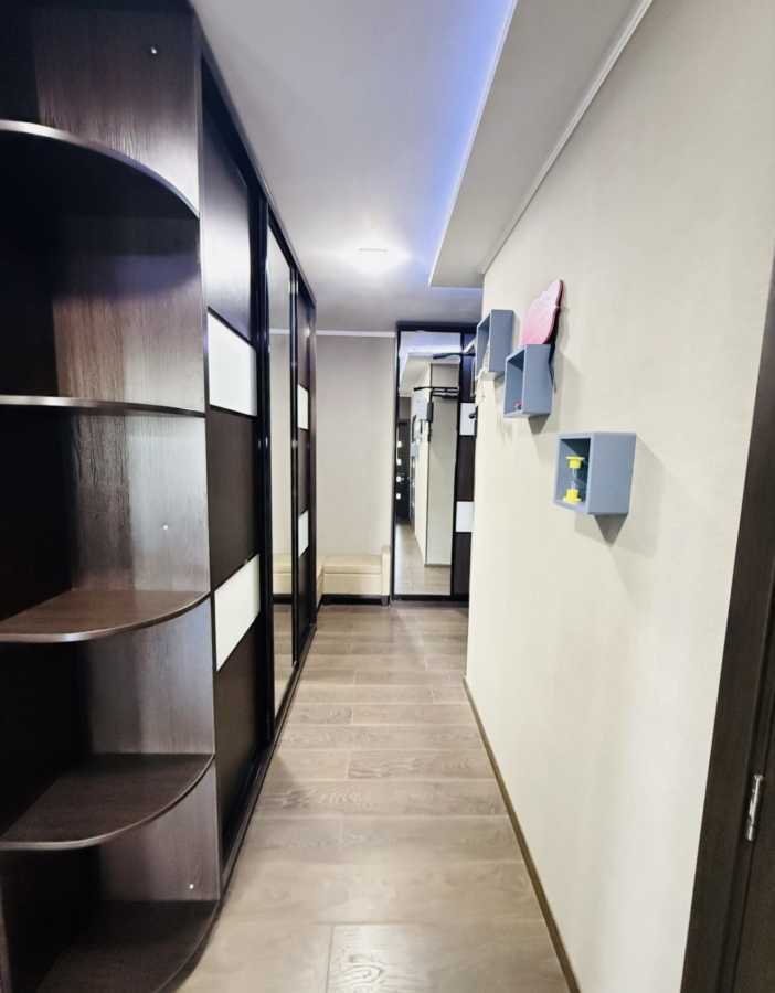 Продажа 2-комнатной квартиры 64 м², Саперно-Слободская ул., 24