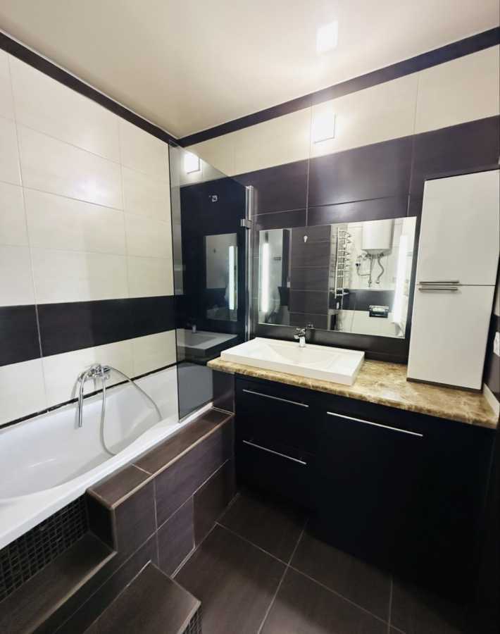 Продажа 2-комнатной квартиры 64 м², Саперно-Слободская ул., 24
