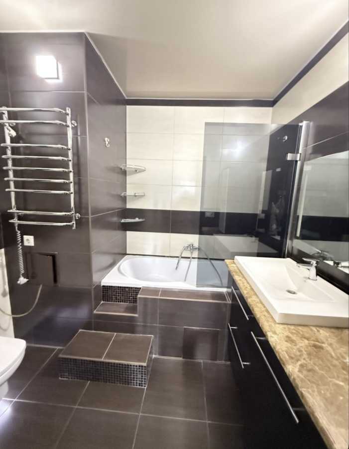 Продажа 2-комнатной квартиры 64 м², Саперно-Слободская ул., 24