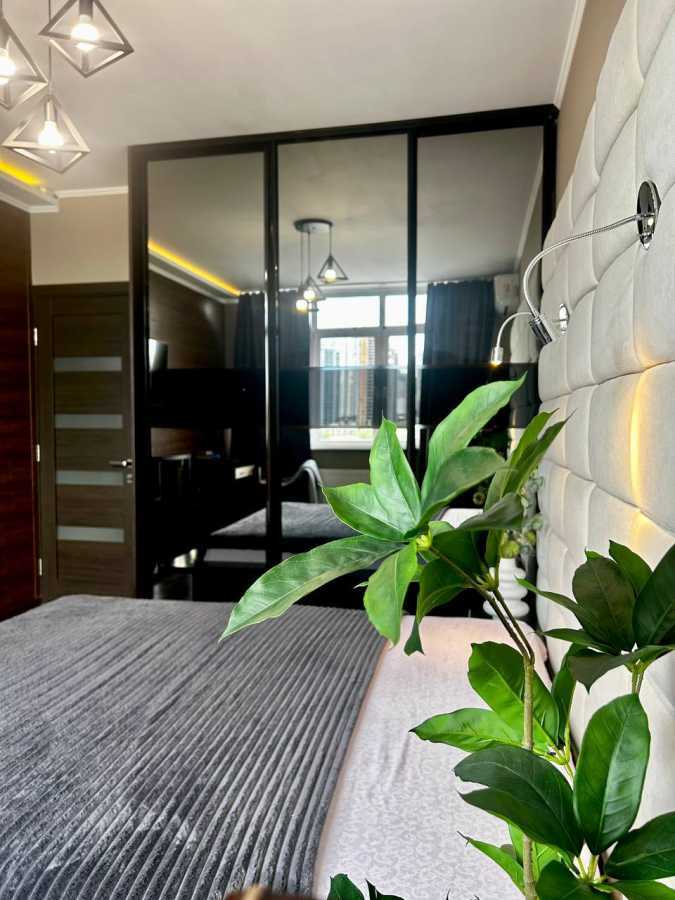 Продажа 2-комнатной квартиры 64 м², Саперно-Слободская ул., 24