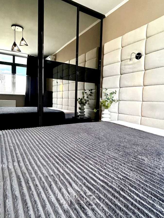 Продажа 2-комнатной квартиры 64 м², Саперно-Слободская ул., 24