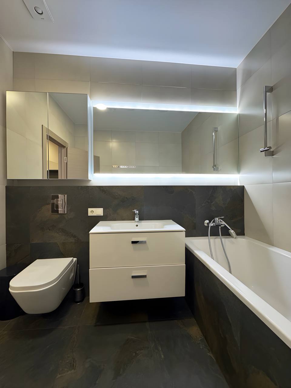 Продажа 4-комнатной квартиры 120 м², Симферопольская ул.