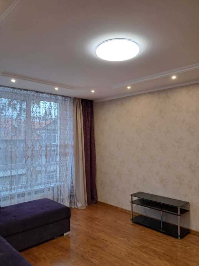 Продажа 1-комнатной квартиры 43 м², Літературна, 6