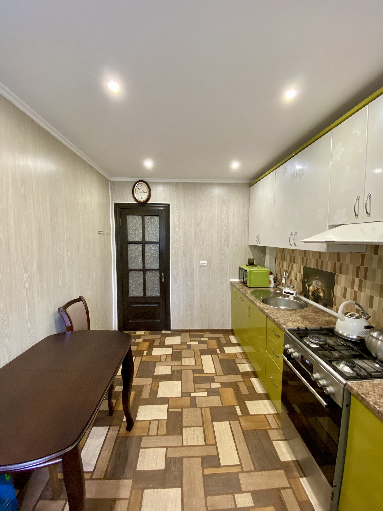 Продажа 4-комнатной квартиры 77 м², Глинки ул., 3