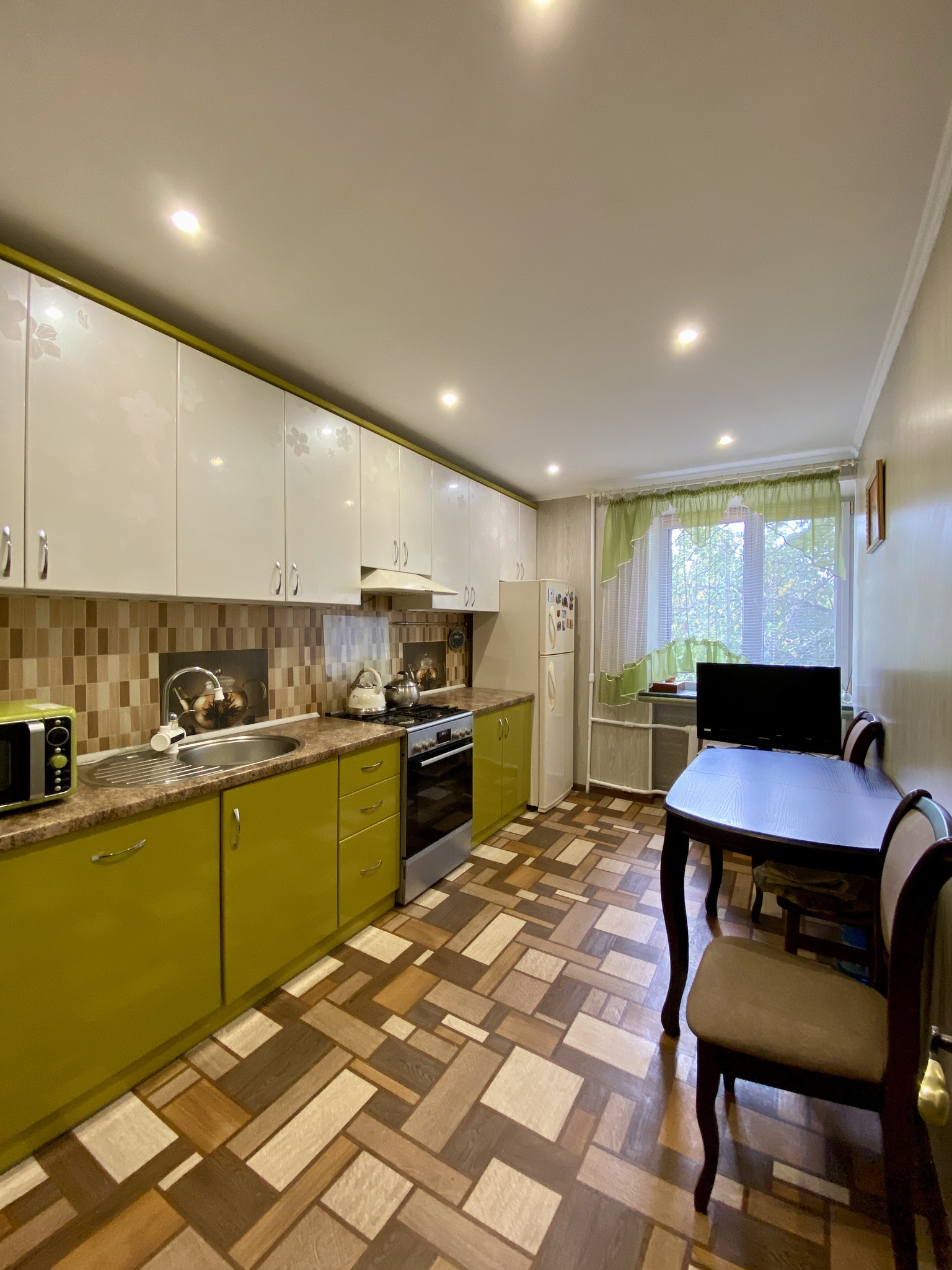 Продажа 4-комнатной квартиры 77 м², Глинки ул., 3
