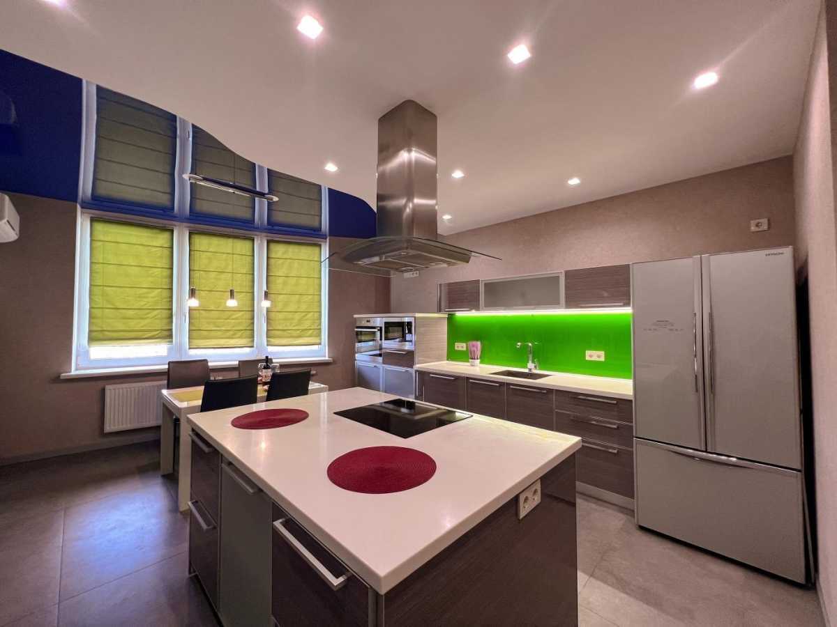 Аренда 3-комнатной квартиры 120 м², Валерия Лобановского просп., 150