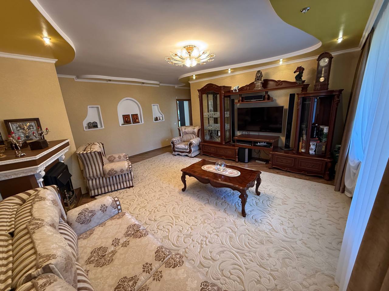 Продаж 3-кімнатної квартири 107.4 м², Зарічанська вул., 22/3