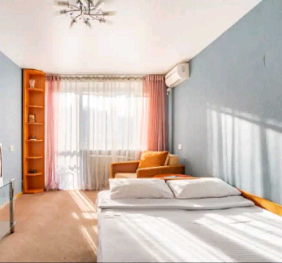 1-комнатная квартира посуточно 35 м², Константиновская ул., 45