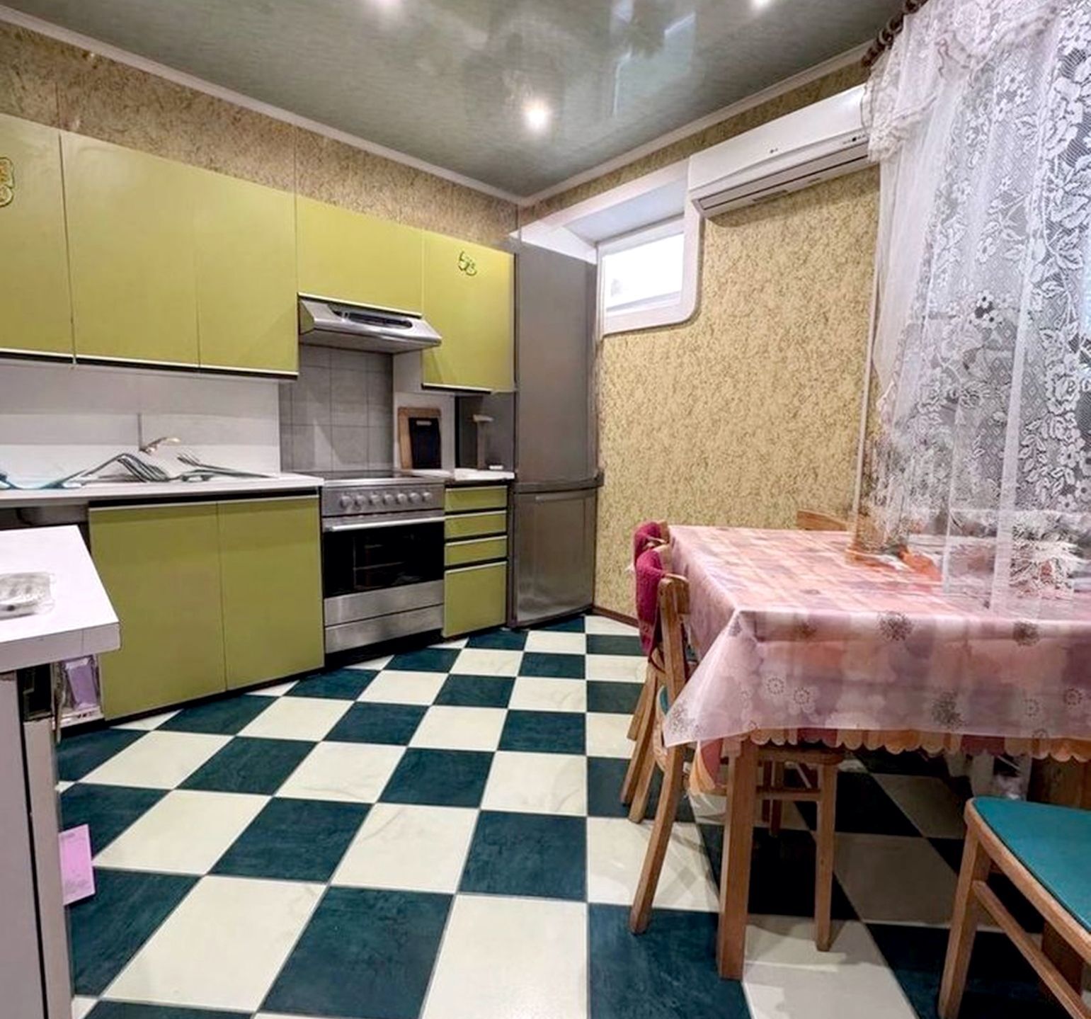 Оренда 3-кімнатної квартири 74 м², Миру просп., 63