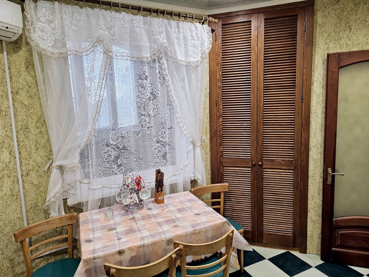 Оренда 3-кімнатної квартири 74 м², Миру просп., 63