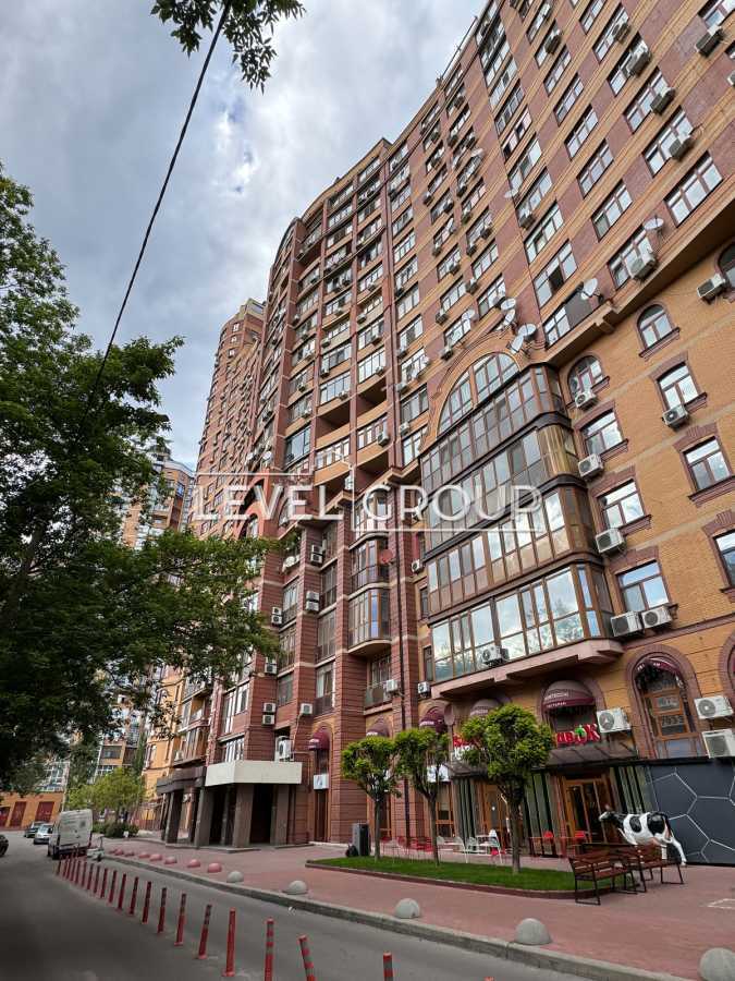 Продажа 3-комнатной квартиры 130 м², Евгения Коновальца ул., 36Б