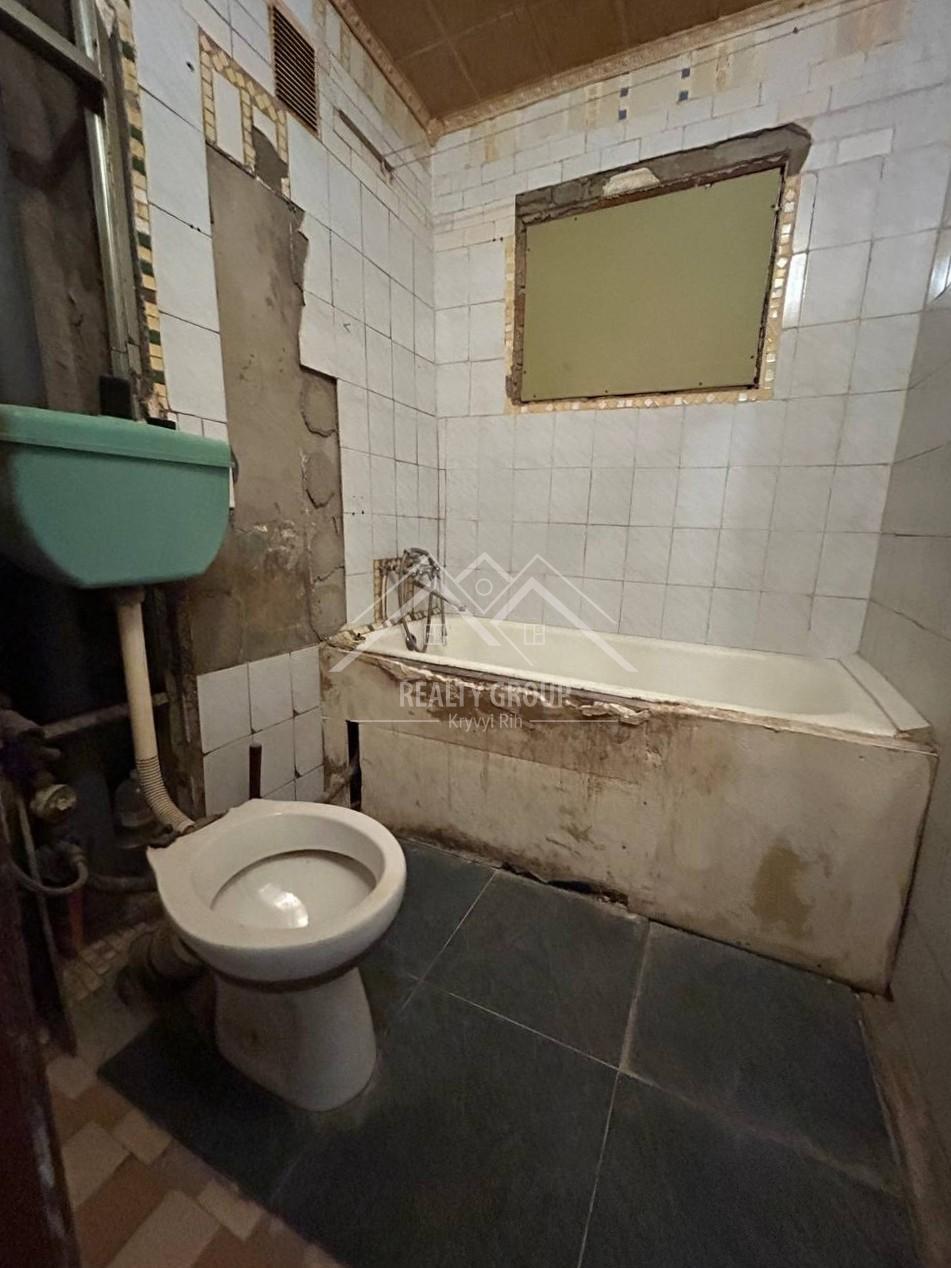 Продаж 1-кімнатної квартири 30 м², Соборності вул., 50