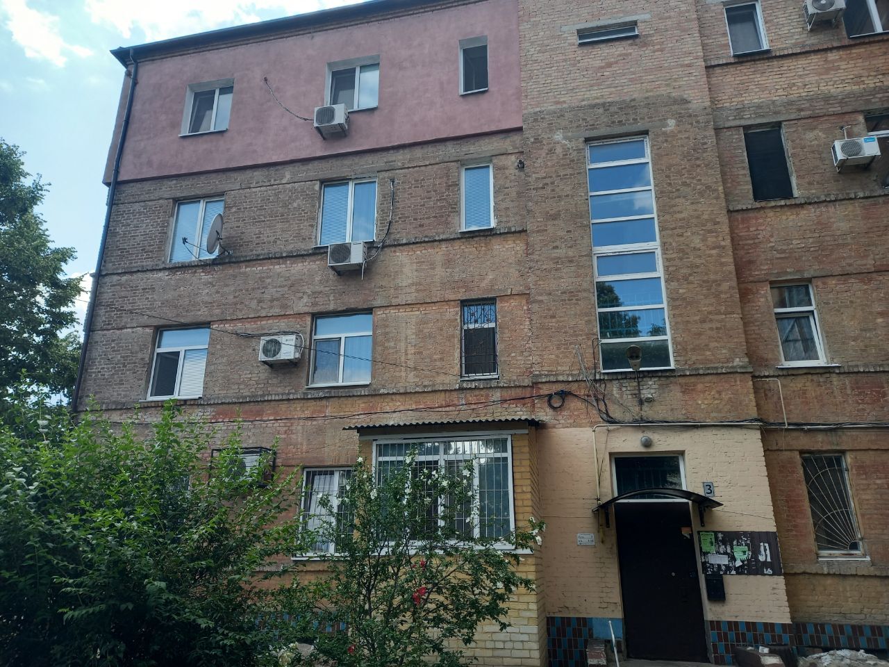 Продаж 3-кімнатної квартири 68 м², Юридична вул.