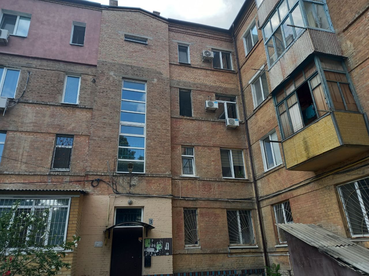 Продаж 3-кімнатної квартири 68 м², Юридична вул.