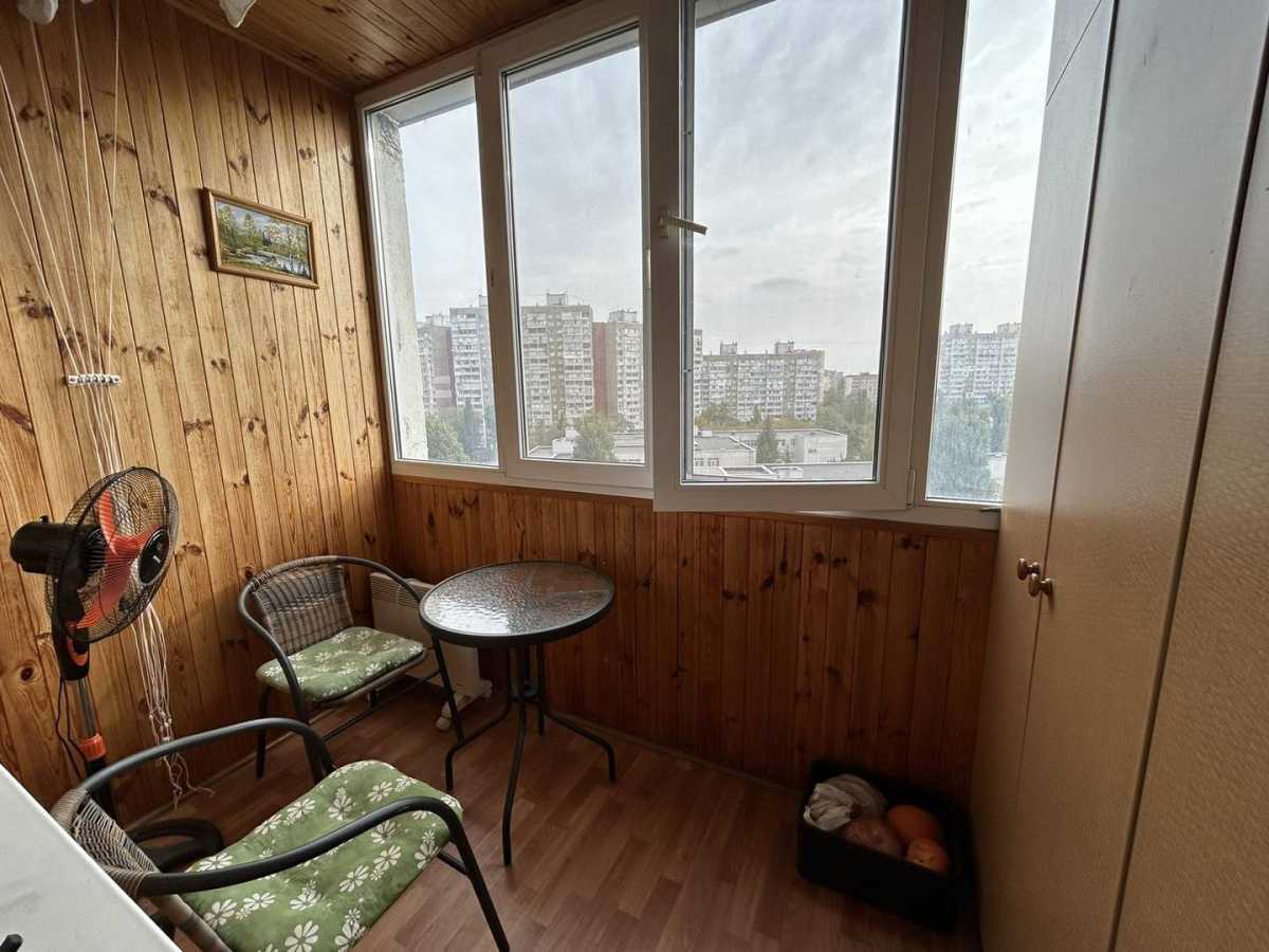 Продаж 1-кімнатної квартири 43.2 м², Ревуцького вул., 11Г