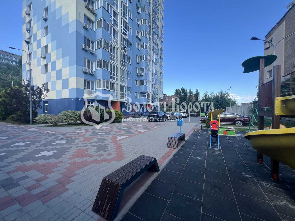 Продаж 3-кімнатної квартири 81.3 м², Пріорська вул., 16