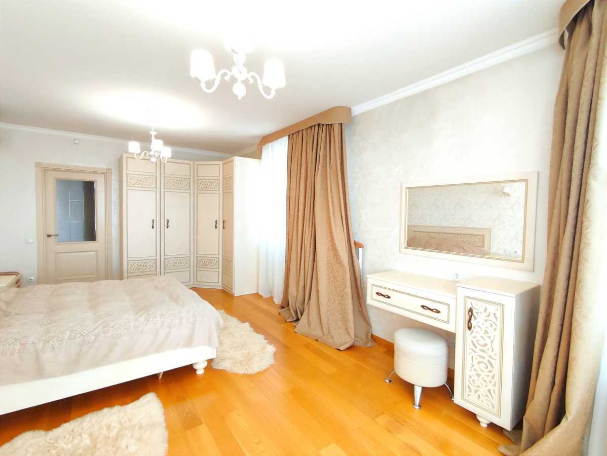 Аренда 3-комнатной квартиры 134.3 м², Николая Голего ул., 7В