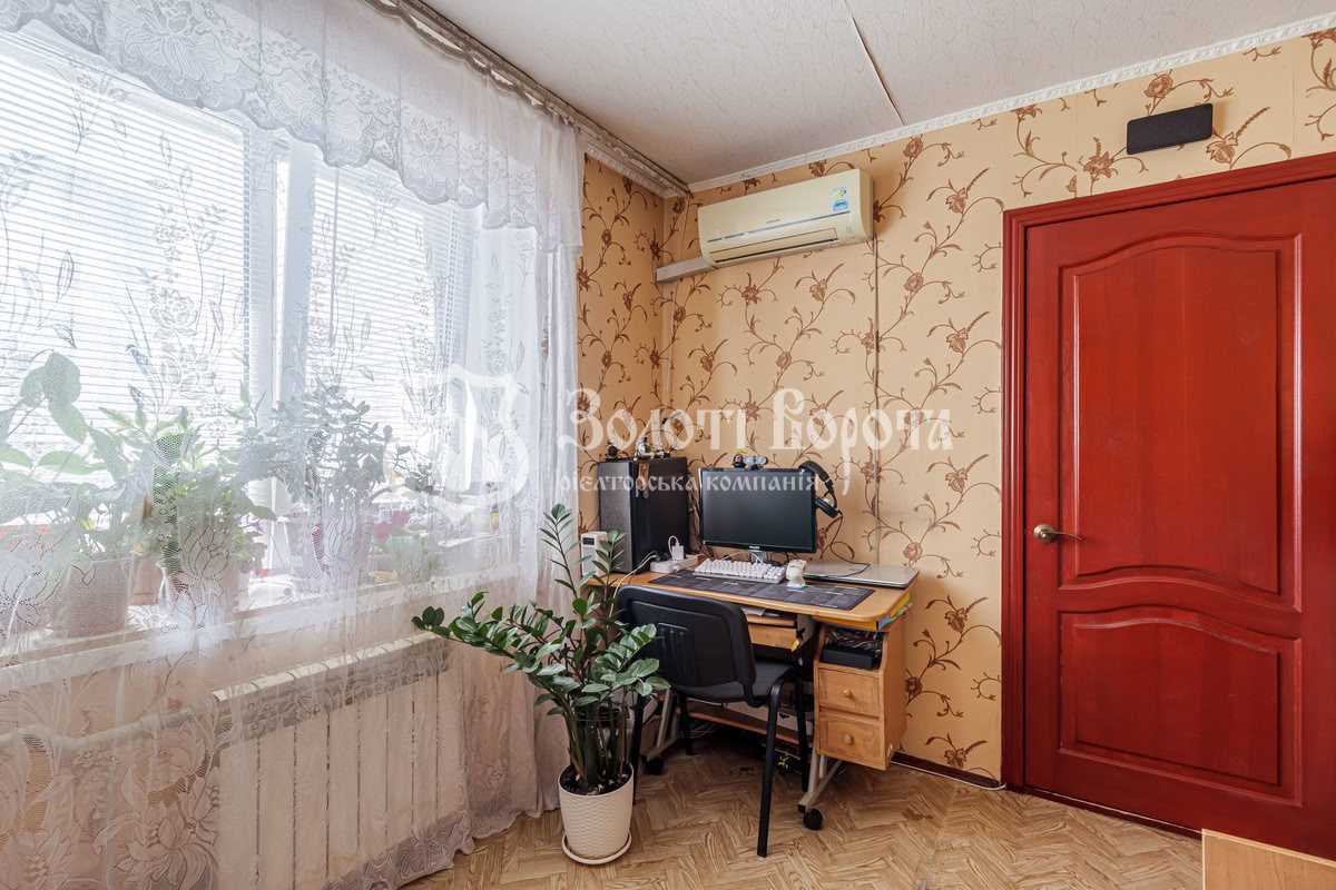 Продаж 3-кімнатної квартири 90 м², Полярна вул., 8є