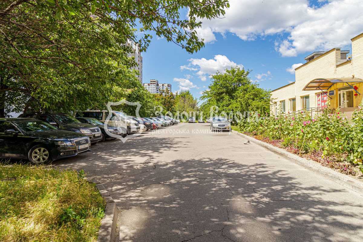 Продаж 3-кімнатної квартири 90 м², Полярна вул., 8є