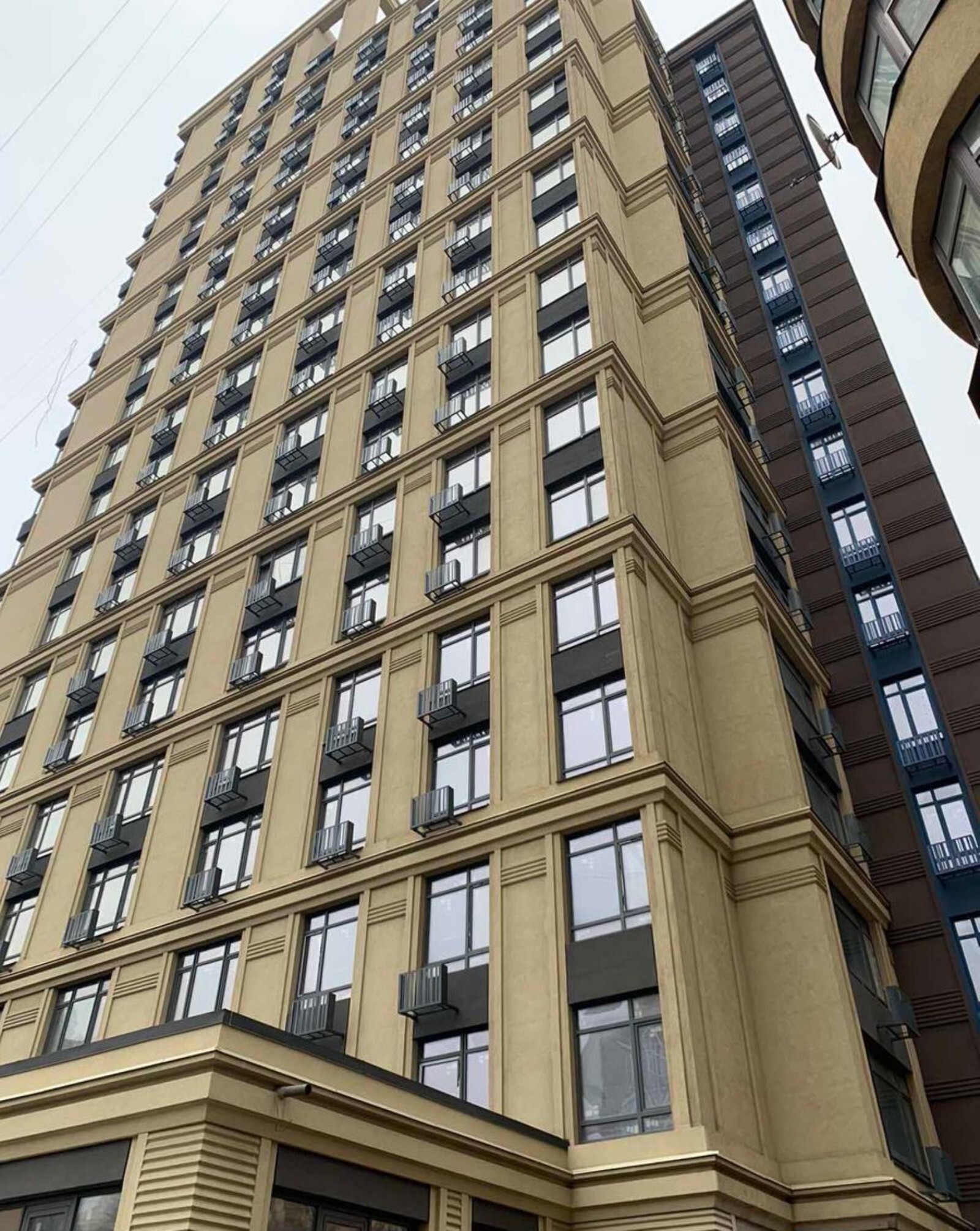 Продаж офісу 115 м², Річна вул., 4
