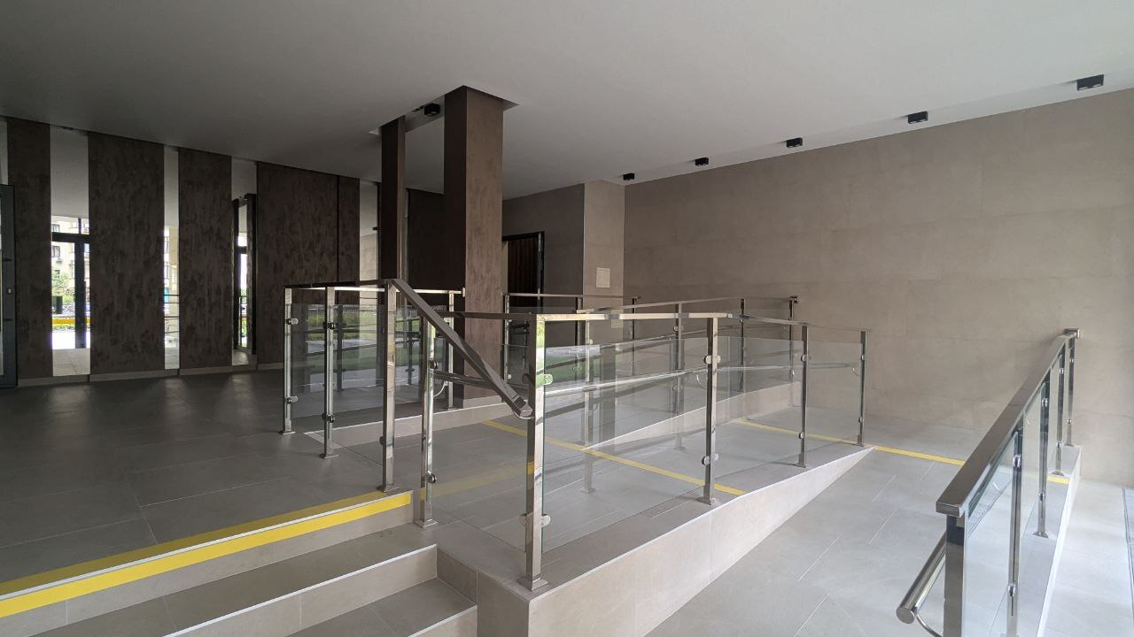 Продаж офісу 115 м², Річна вул., 4