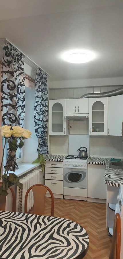 Оренда 3-кімнатної квартири 65 м², Мельникова, 18
