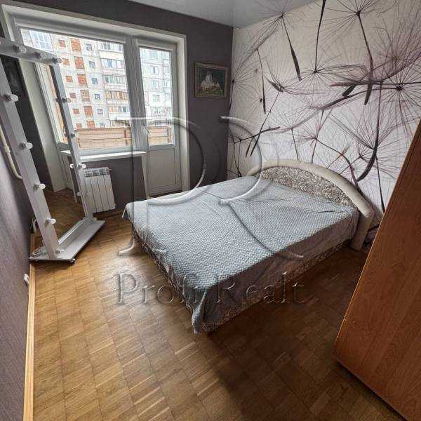 Продаж 2-кімнатної квартири 45 м², Деміївська вул., 45