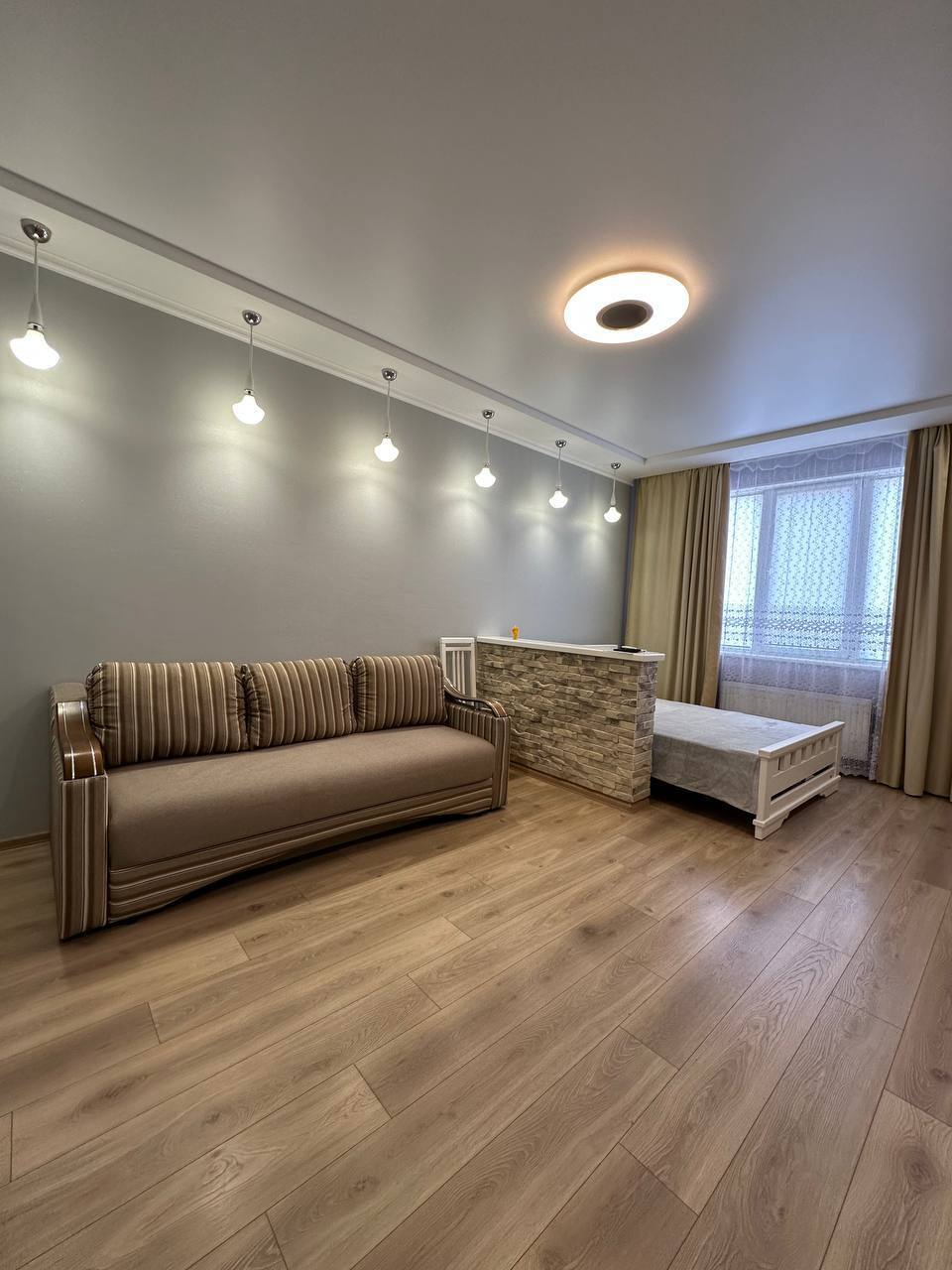 Оренда студії 50 м², Середньофонтанська вул., вул.355