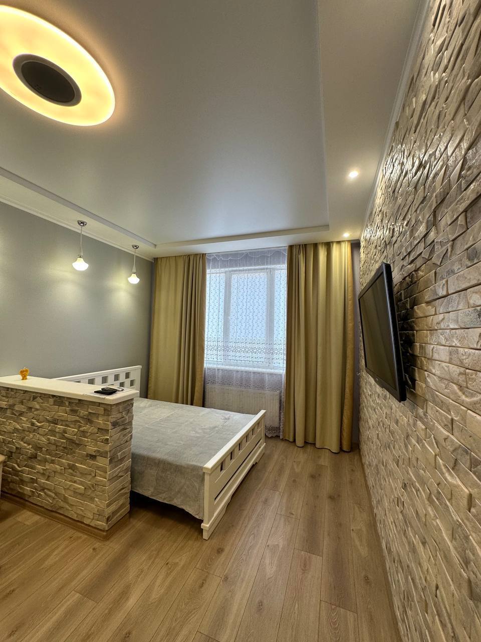 Оренда студії 50 м², Середньофонтанська вул., вул.355