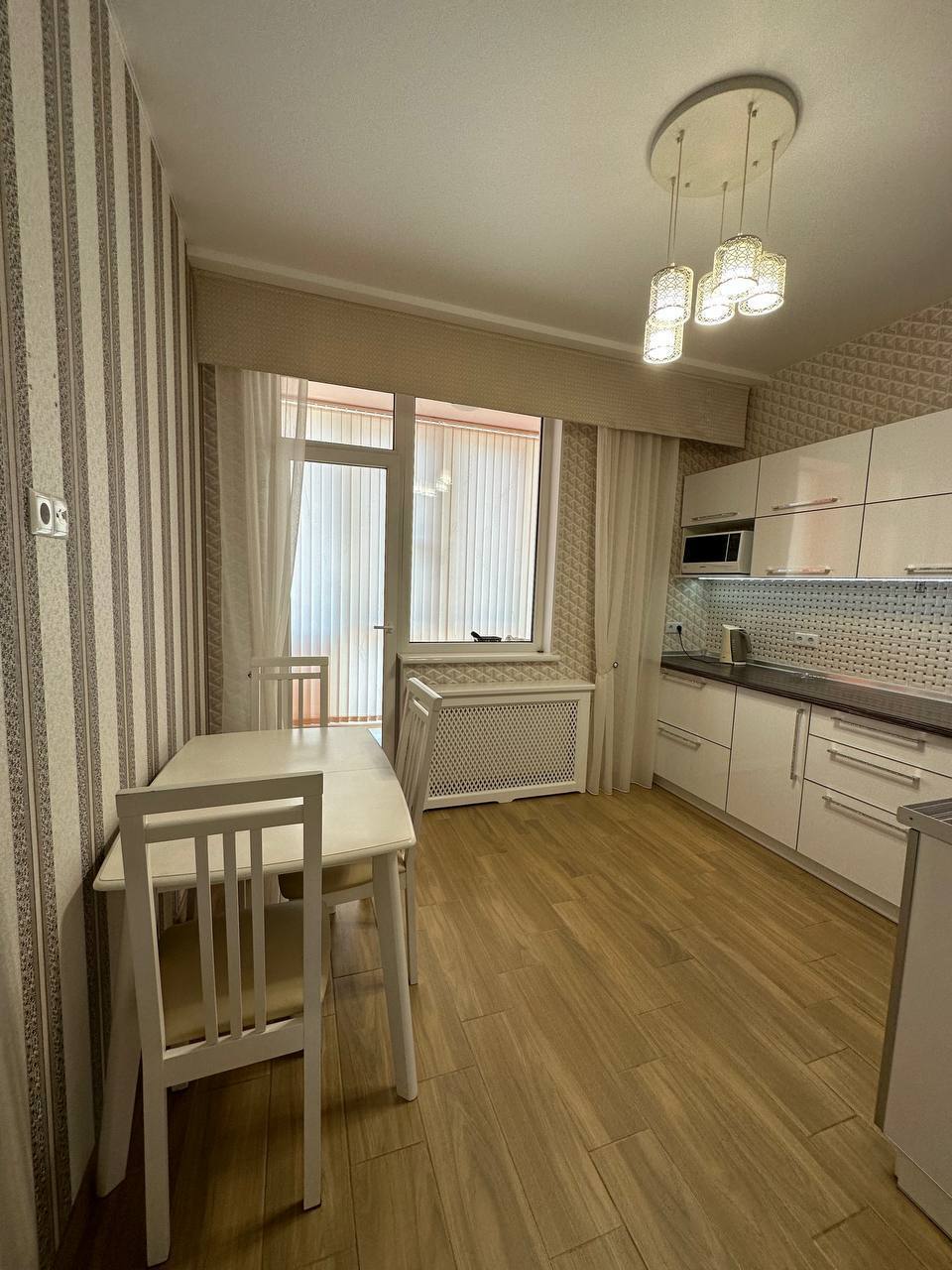 Оренда студії 50 м², Середньофонтанська вул., вул.355