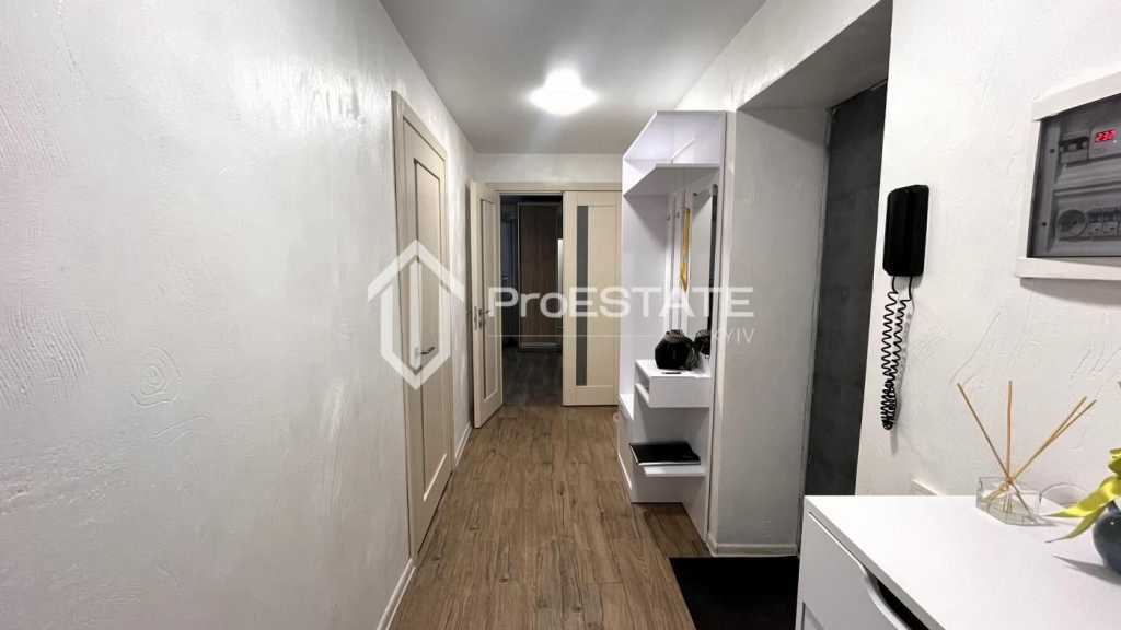 Продаж 2-кімнатної квартири 50.1 м², Головатого вул., 87
