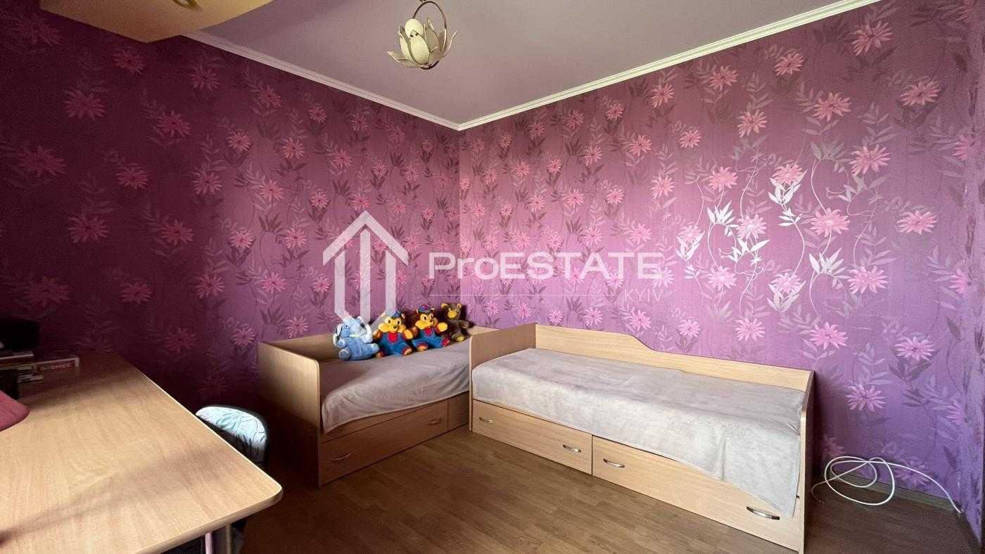 Продаж 3-кімнатної квартири 70.5 м², Головатого вул., 8