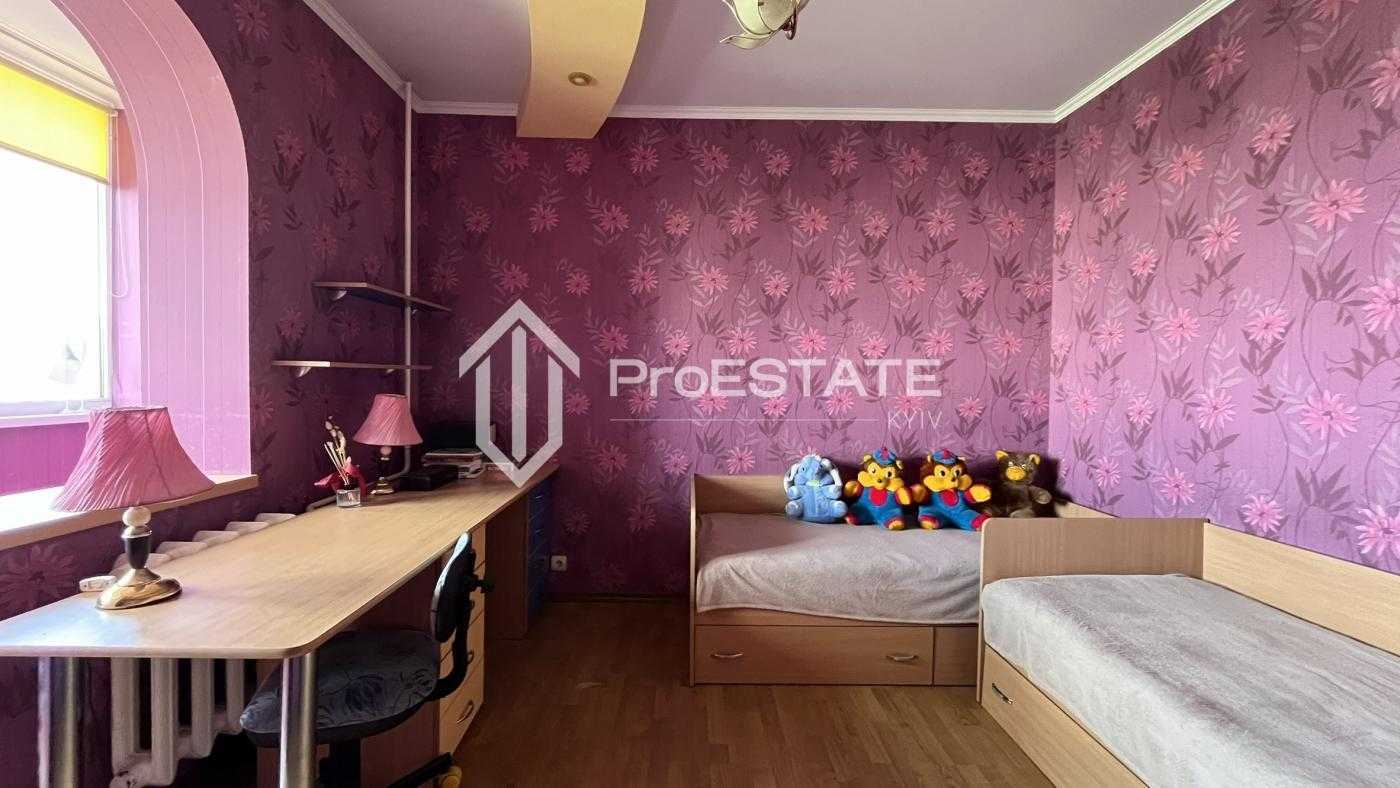 Продаж 3-кімнатної квартири 70.5 м², Головатого вул., 8