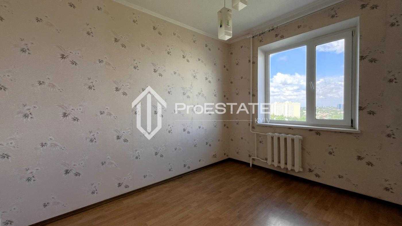 Продаж 3-кімнатної квартири 70.5 м², Головатого вул., 8